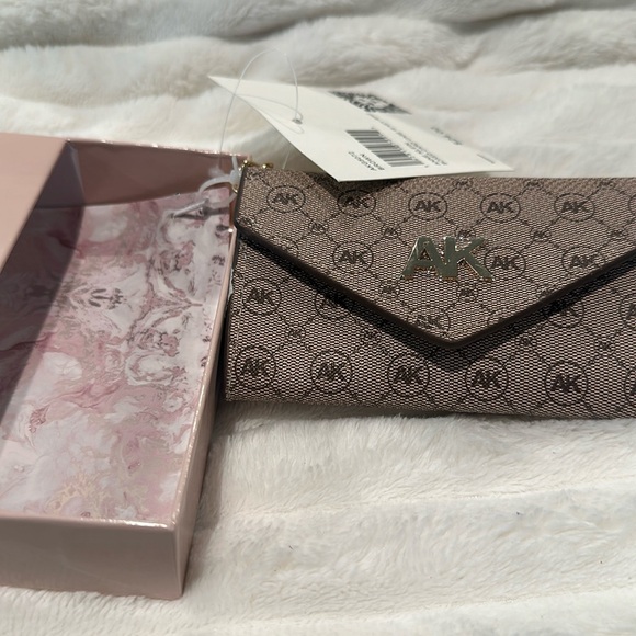 NWT Anne Klein Brown Boxed Card Case with Key ring. - Picture 1 of 8